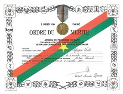 Afrique Verte, Chevalier de l'ordre du mérite au Burkina Faso en 2004.