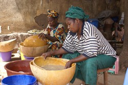 Lavage du fonio au Mali